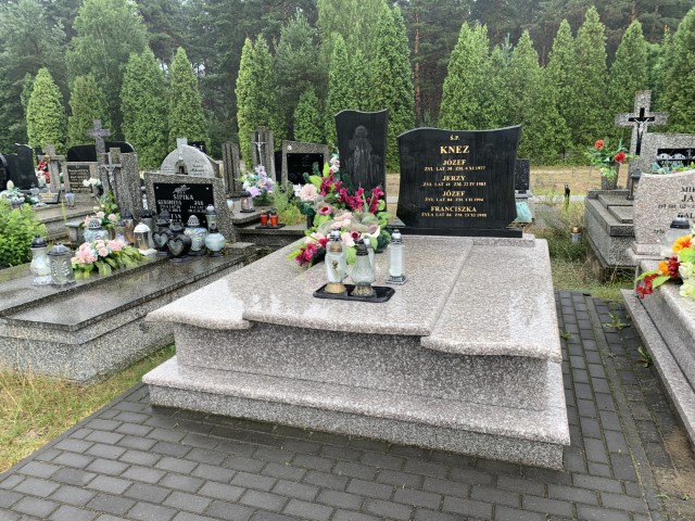 Grób Józef Knez